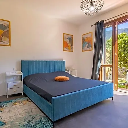 A Few Steps From The Sea-villa Acquasalata