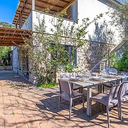 Hotel A Few Steps From The Sea-villa Acquasalata Cavo